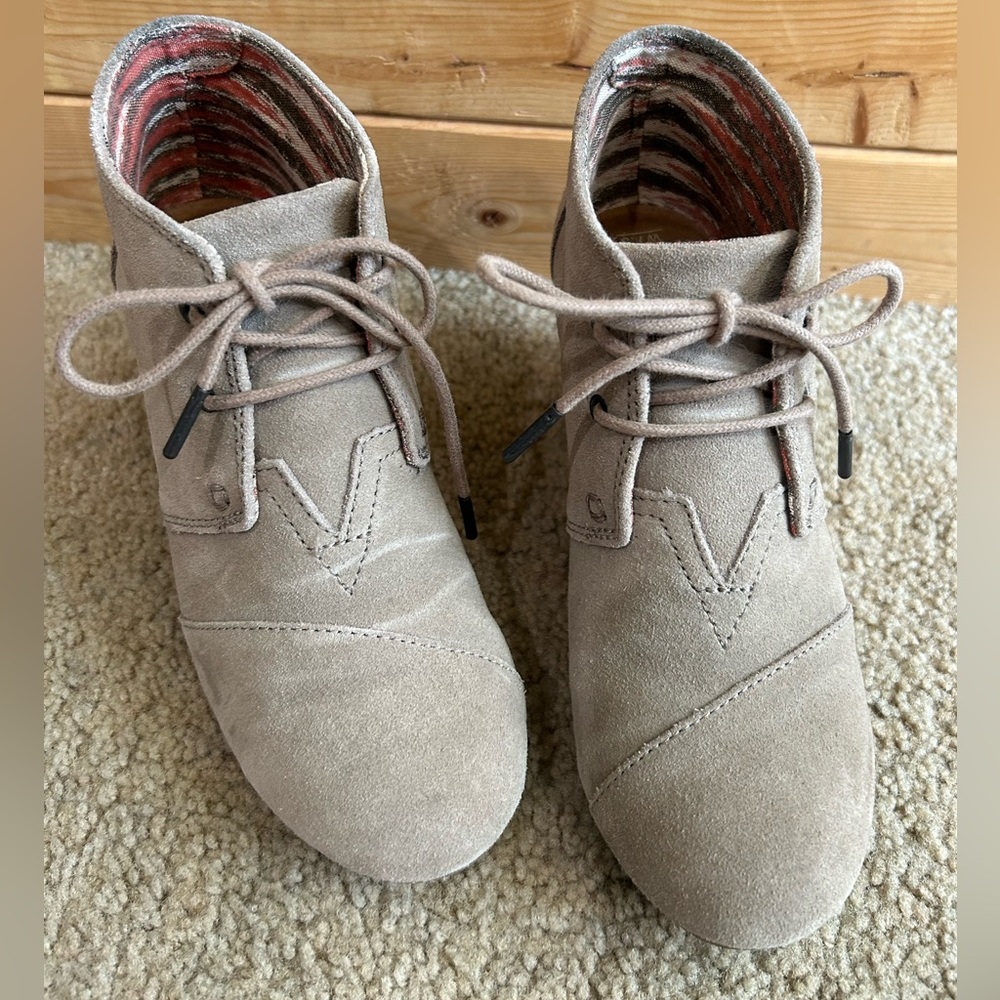 TOMS Women’s Suede Wedge Booties